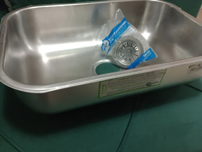 Cuba de inox para cozinha com válvula 