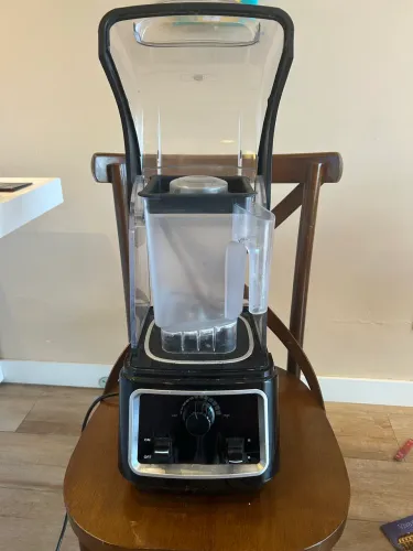 Liquidificador profissional semi novo