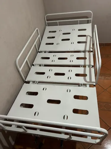 Cama hospitalar articulada