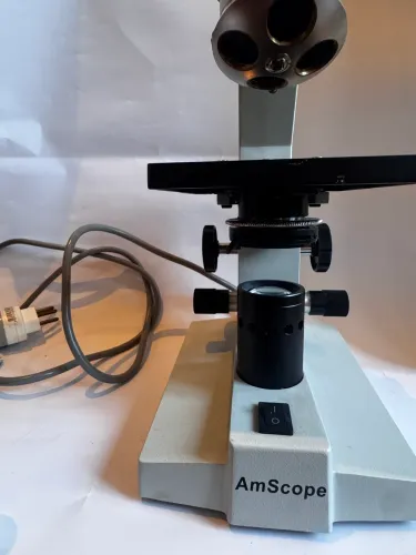 Microscópio Biológico AmScope + Objetivas Extras + Acessórios | Excelente Estado