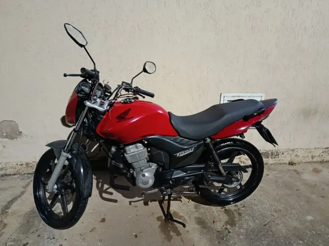 Moto Titan 150