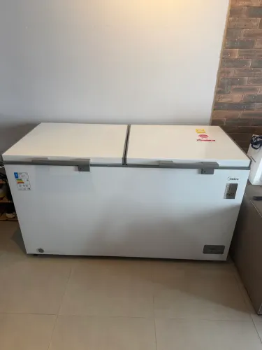 Freezer seminovo Midea 508L enorme