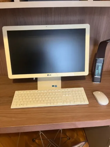 PC LG ALL IN ONE 22v240