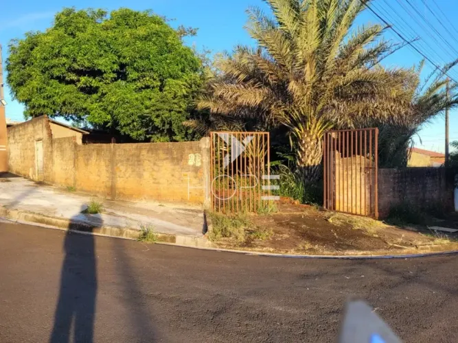 Casa à venda com 367 m² - 2 quartos - 1 Banheiro- 3 Vagas - Residencial Quadra Norte - Lon