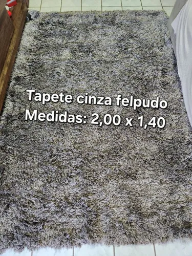 Tapete cinza felpudo de 2 metros em ótimo estado