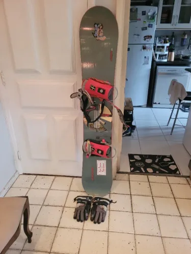 Equipamento de skate para neve