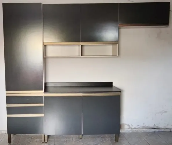 Vendo armário de cozinha com sistema de soft close