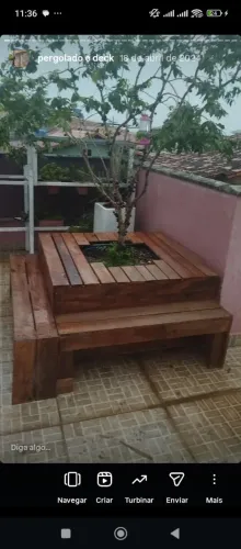 Deck em volta de árvores