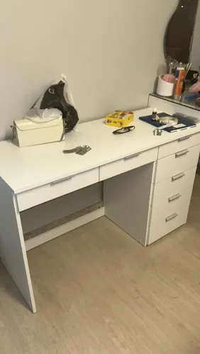Cômoda com Gavetas 
