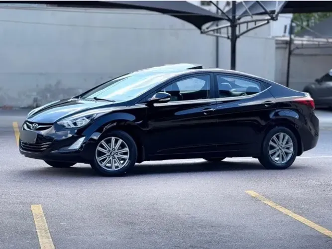 Hyundai Elantra GLS 2.0 16V Flex Aut. 2015