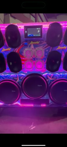 Caixa de som residencial no acrílico