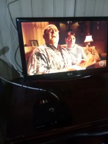 Vendo tv LG 23 Pol não é smart , vai aparelho de canais digitais 