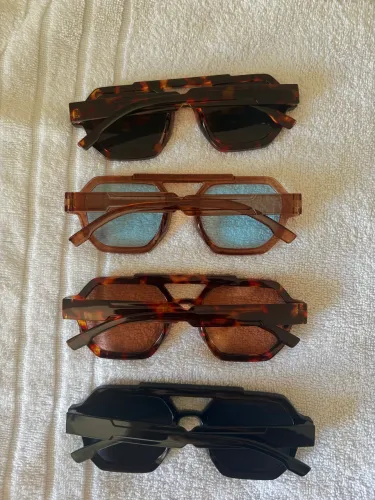 Hype chegou: óculos ponte dupla, 4 estilos. R$30,00.