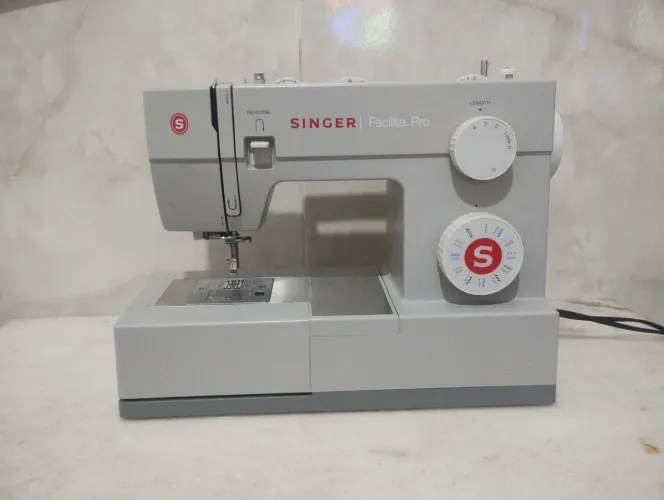 Máquina de Costura Singer 
