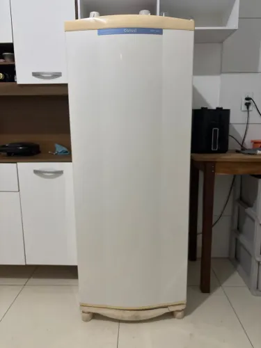 Vendo geladeira em ótimo estado de conservação - Funcionando Perfeitamente!