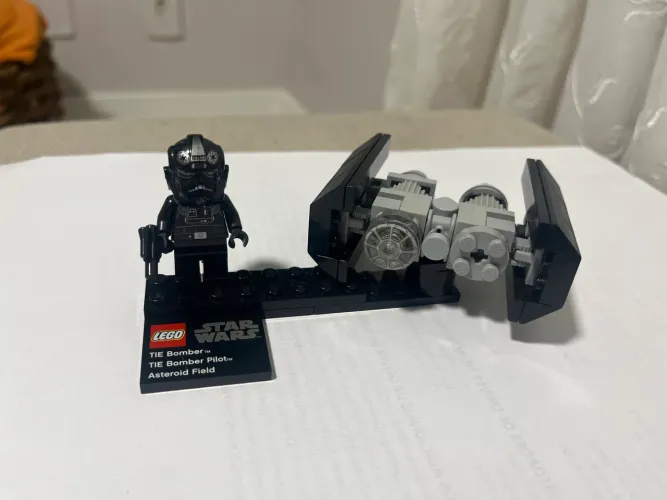 Lego Tie bomber pilot 75008