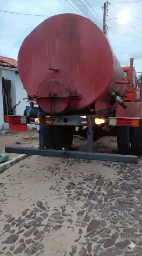 Caminhão Mercedes Benz 