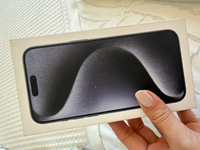 Caixas iPhone e AirPods