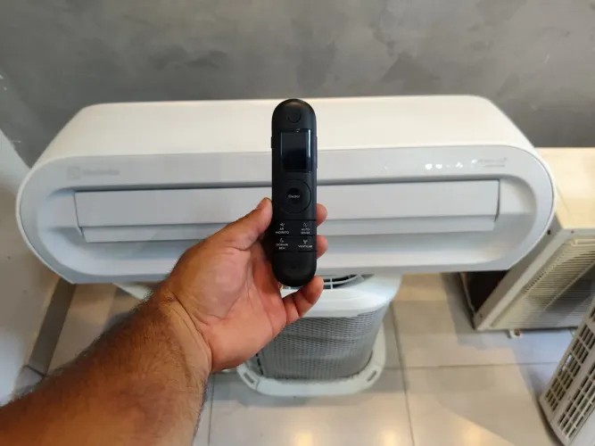 Ar INVRTER semi novo 9.000 BTUs com wi-fi