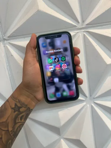 iPhone 11 black 64gb