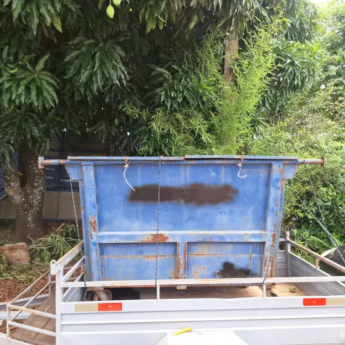 Vendo Container lixo de ferro em excelente estado ideal para condomínios e etc