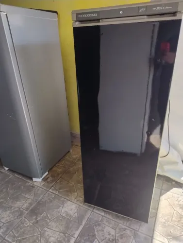 Freezer vertical funcionando perfeitamente