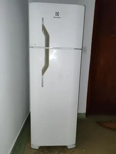 Vendo Geladeira Eletrolux