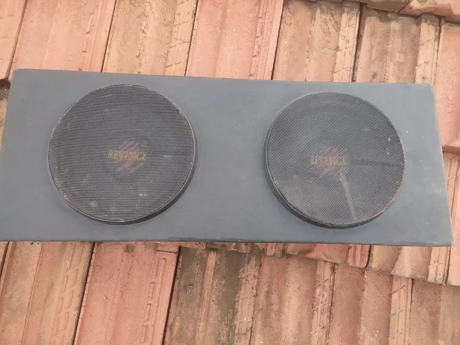  Caixa selada com 2 sub de 10"