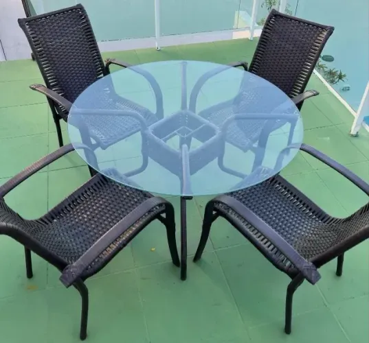 Mesa e 4 cadeiras