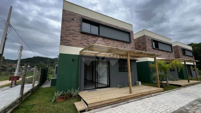 Casa 3 dormitórios ( sendo 2 suítes), Bairro Encantada- Garopaba/SC