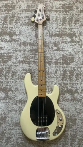 Contra baixo Sterling by Music Man SUB 4, 4 cordas