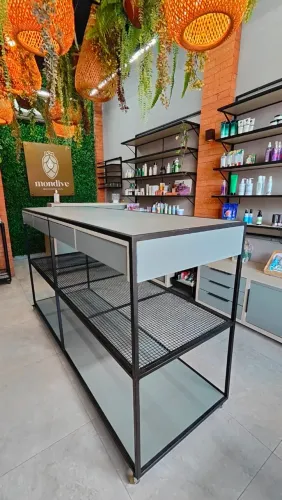 Mesa industrial de MDF e Aço com 8 gaveteiros