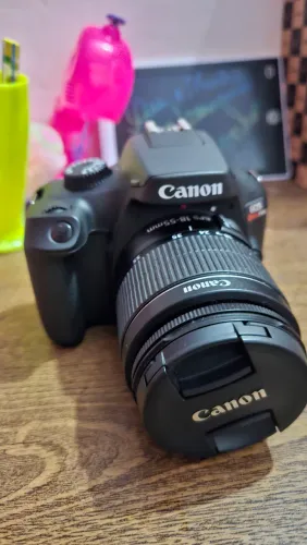 Câmera Fotográfica T100 Semi nova + lente do kit