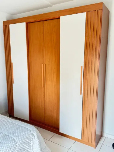 Guarda roupa 6 portas