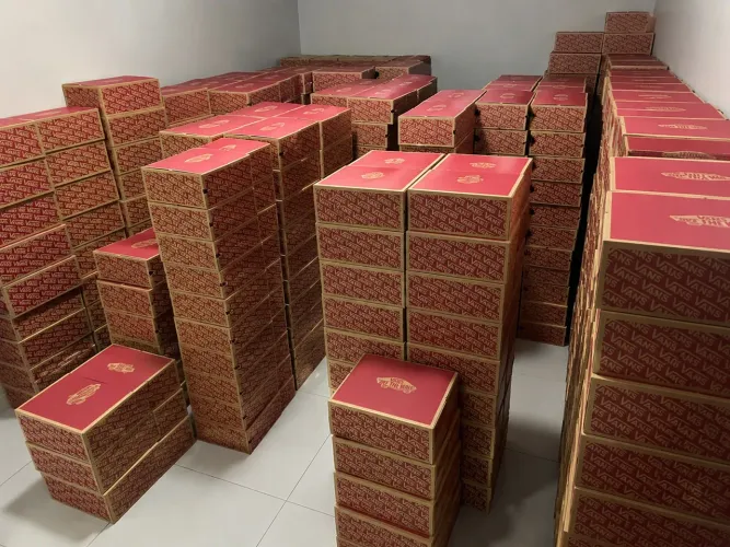 Vendo 580 tênis vans novos com nota fiscal original!