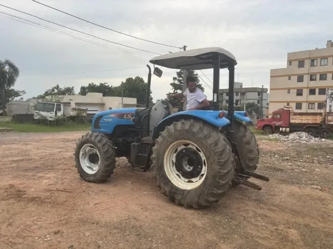 Trator Ls plus 80