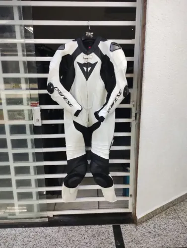 Macacão Dainese 50 Laguna seca 5 novo sem uso