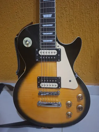 Guitarra Les Paul Thomaz regulada por luthier