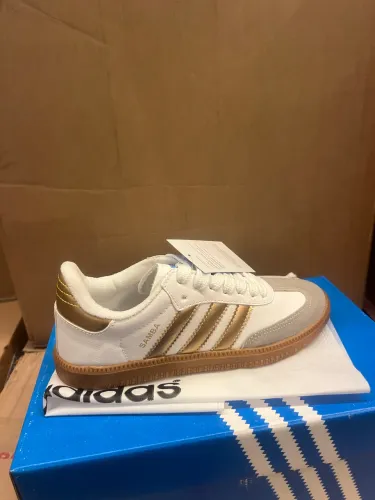 Tênis adidas