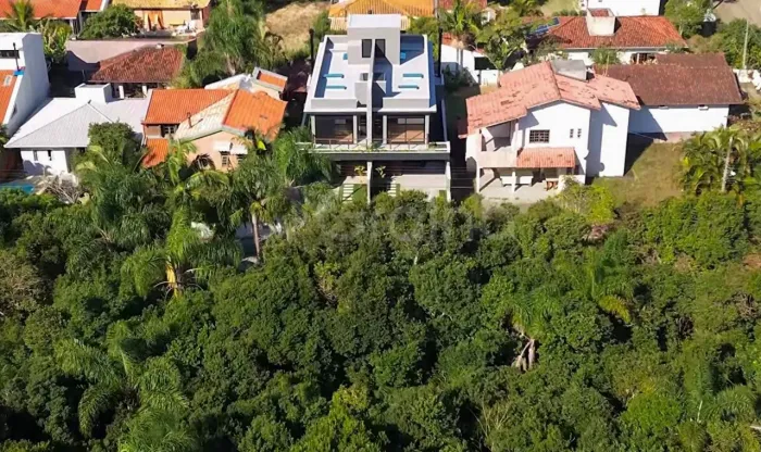 Casa de 165m² com 3 quartos sendo 1 suíte no Pântano do Sul