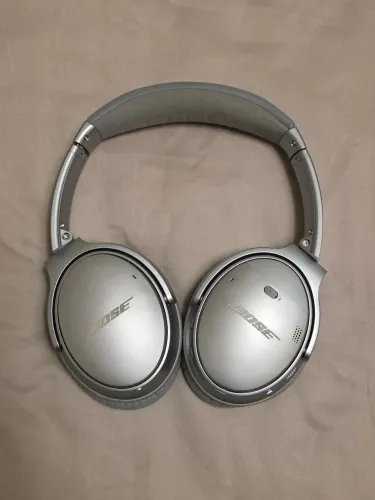 Fone de ouvido com ANC Bose QC35