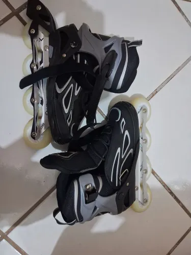 Patins Inline V7 Ajustável em Alumínio - Pouco Usado - Excelente Estado-Led nas rodinhas