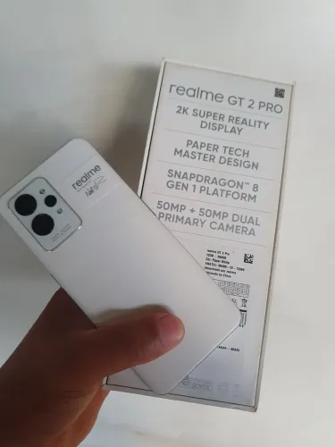 Vendo ou troco Realme gt2 pro 12+12 ram 256 memória 