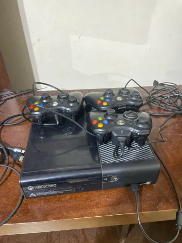 Vendo Xbox 360 conservado desbloqueado com o jogo do HD