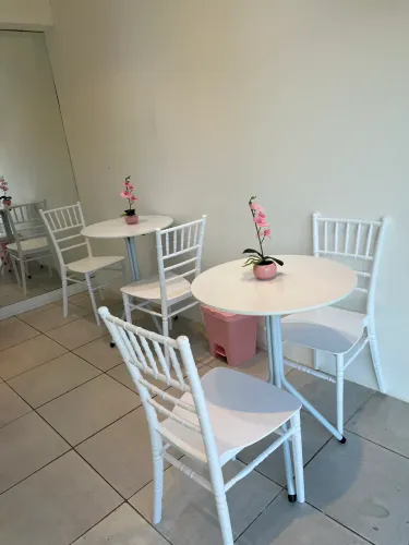 Conjunto de mesa e cadeiras