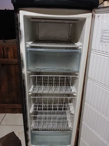 Vende-se um frizer por 350 reais