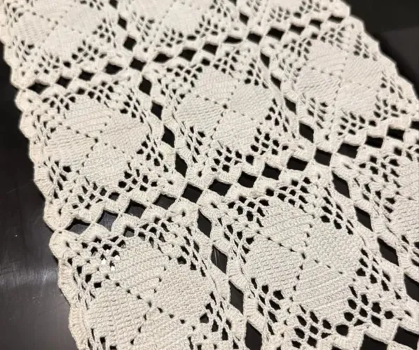 Passadeira de crochê branca