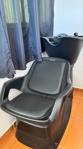 Vendo cadeira hidráulica lavatório + carrinho auxiliar + secador taiff 220 v mais escovas 