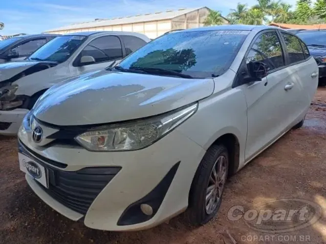 Sucata yaris sedan