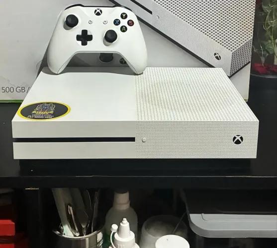 Console Xbox one S ( SOMENTE CONSOLE)